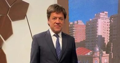 Uno de los dueños de Telefe fue picado por avispas y debió ser llevado de urgencia a un hospital