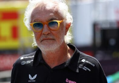 La serie de la F1 filtró la intimidad del áspero cruce entre Briatore y Colapinto