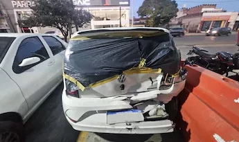 Un hombre chocó intencionalmente un auto y un bebé terminó con fractura de cráneo