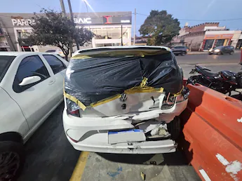 Un hombre chocó intencionalmente un auto y un bebé terminó con fractura de cráneo