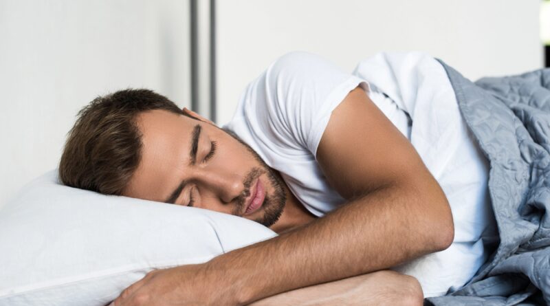 Despertarse para ir al baño a la noche: cuáles son las causas más frecuentes